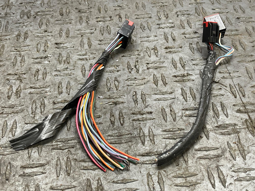 2003-04 Ford Mustang SVT Cobra OEM Radio Plugs & Pigtails 318
