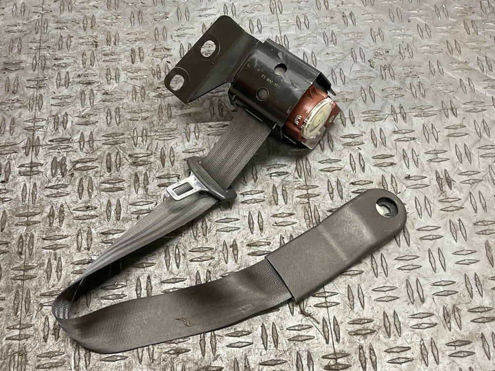 2003-04 Ford Mustang SVT Cobra Convertible Front Passenger RH Seatbelt 318