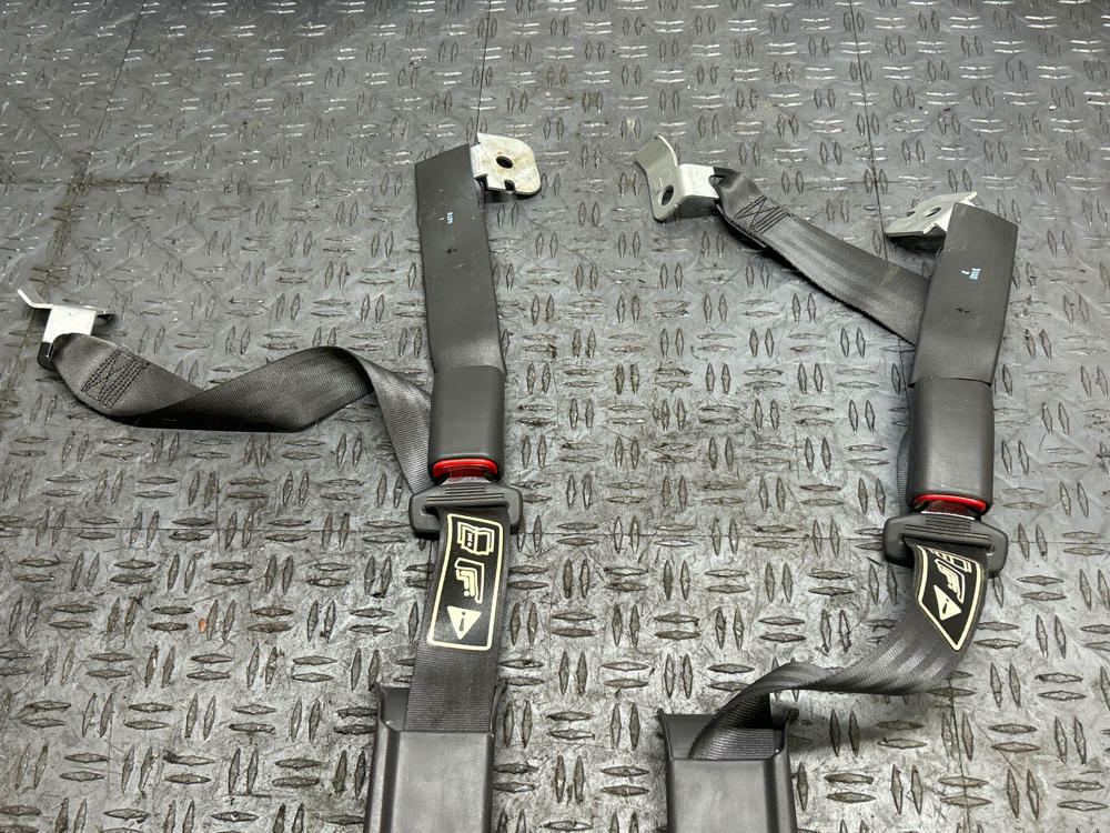 2003-04 Ford Mustang SVT Cobra Rear Seat Belt Pair 318