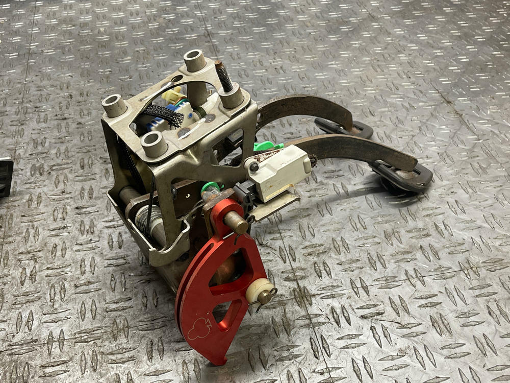 2003-04 Ford Mustang SVT Cobra Clutch Brake Pedal Assembly 318