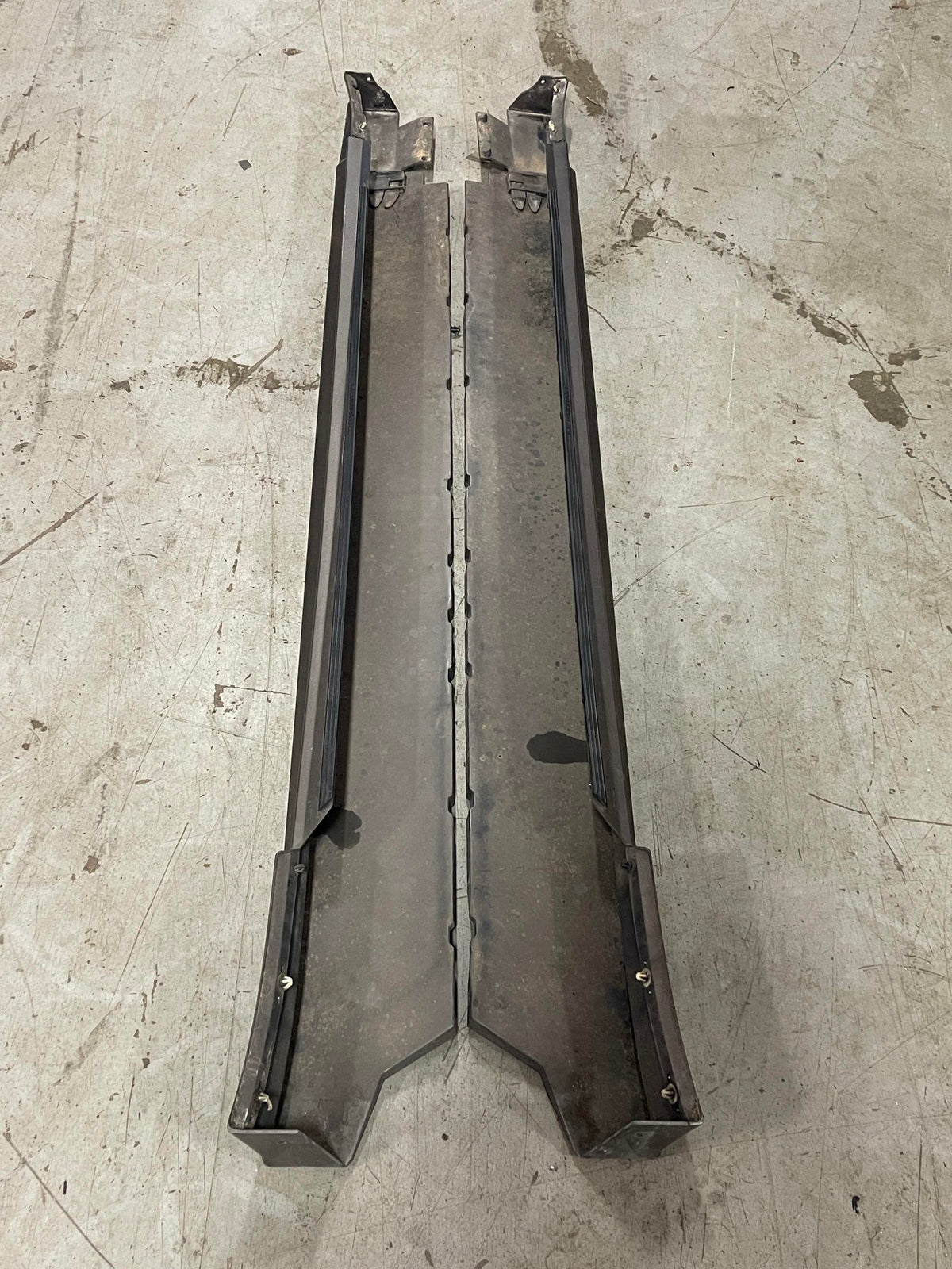 1999-04 Ford Mustang Skirts Pair LH RH Mineral Gray Paint Code TK 302