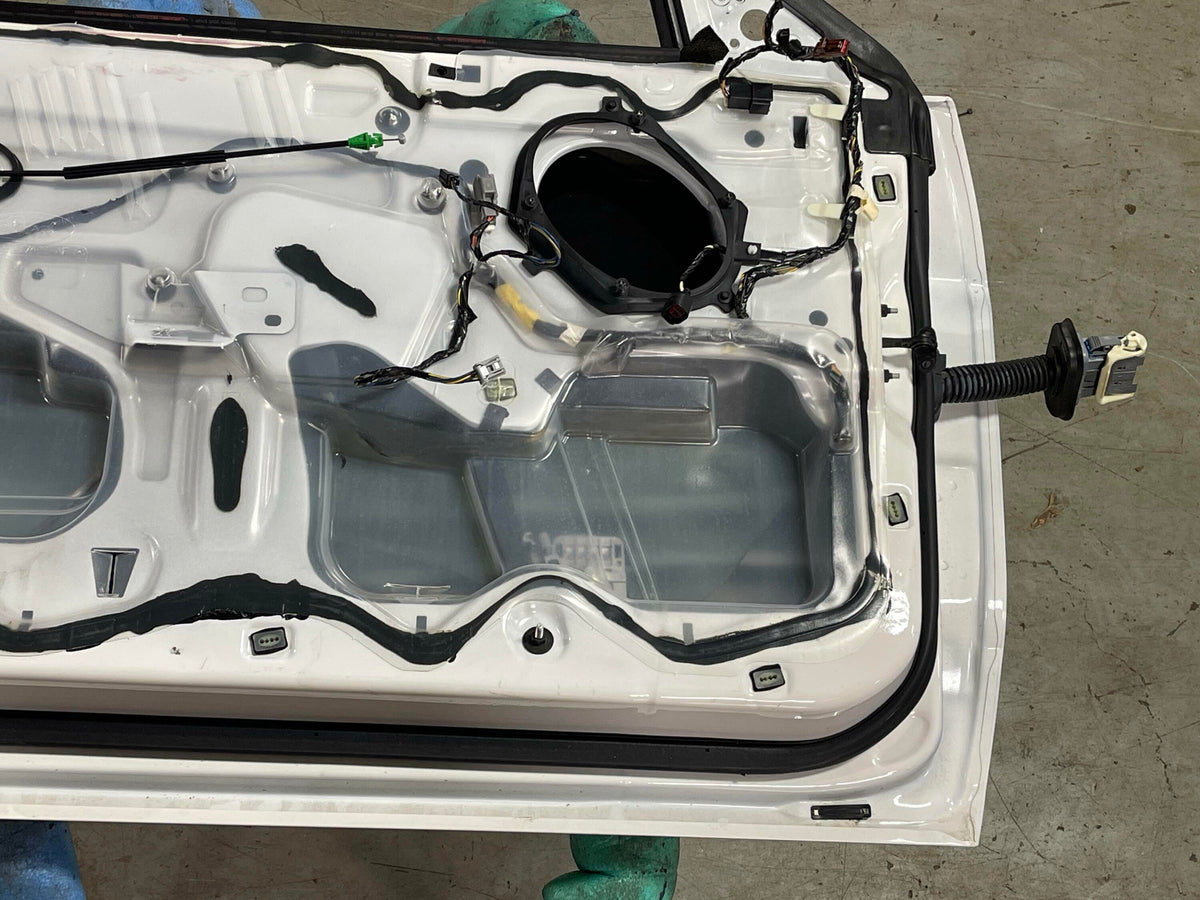 2011-14 Ford Mustang Driver LH Door Assembly Paint Code HP 311