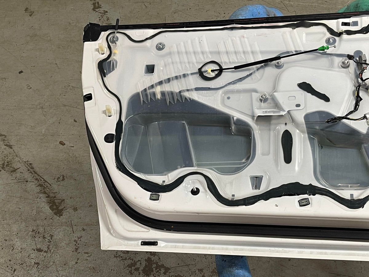 2011-14 Ford Mustang Driver LH Door Assembly Paint Code HP 311