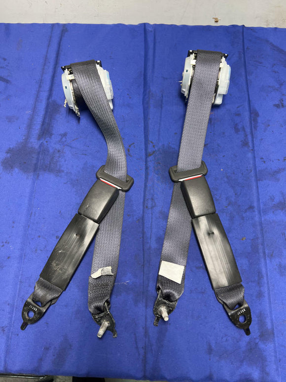 2005-09 Ford Mustang Coupe Dark Charcoal Rear Seat Belts and Buckles 127