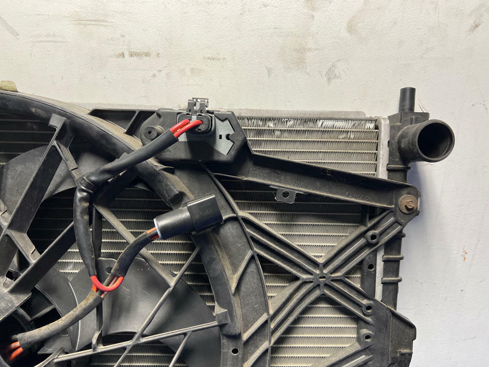 1999-04 Ford Mustang GT Radiator and Fan Factory 137