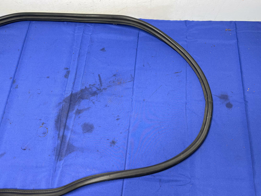 1999-04 Ford Mustang Trunk Lid Rubber Gasket Seal Factory 132