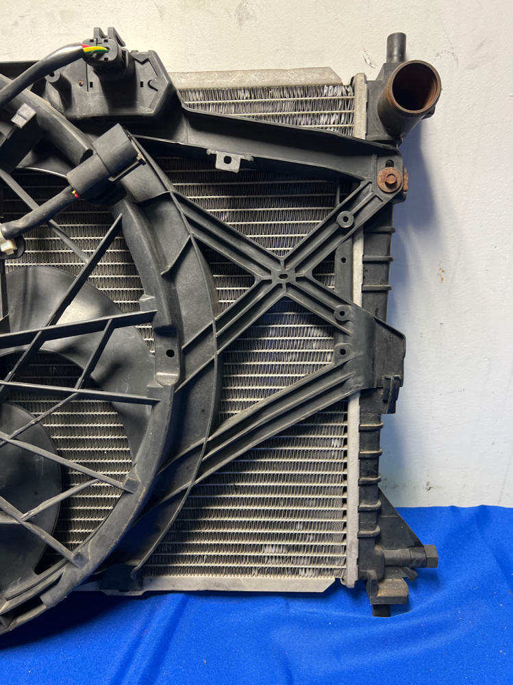 1999-04 Ford Mustang GT Automatic Radiator and Fan 141